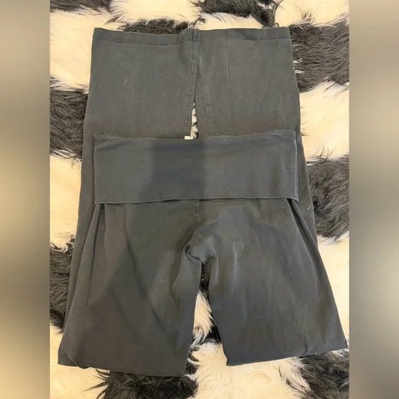 Victoria's Secret PINK Black Flare Leggings with Pink Heart Logo - Picture 2 of 7